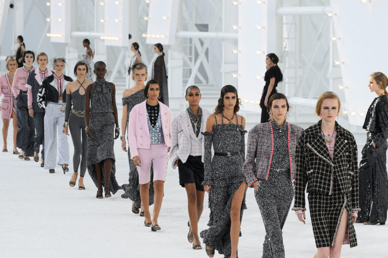 Chanel : Runway – Paris Fashion Week – Womenswear Spring Summer 2021