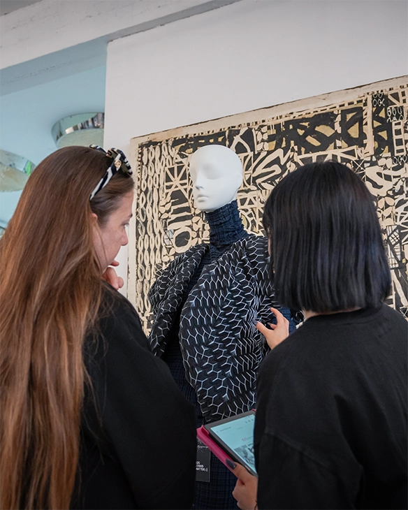 Student and expert looking at Bonaveri mannequin.