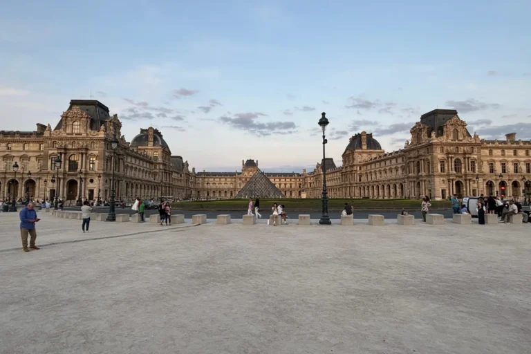 featured-news-arelieratier munumento di parigi