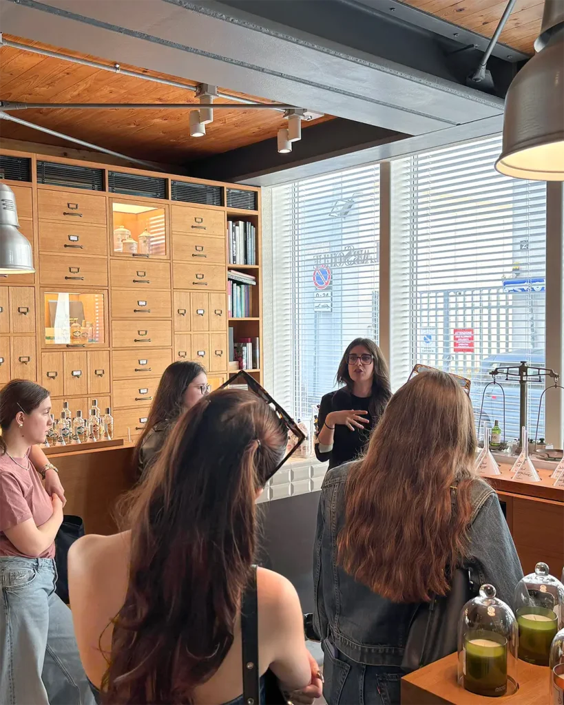 Professional from Labsolue gives the students a tour of the lab.